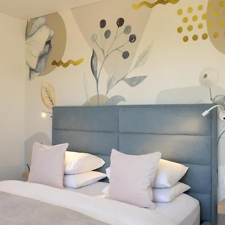 Eagle's Nest Pensionat 3*